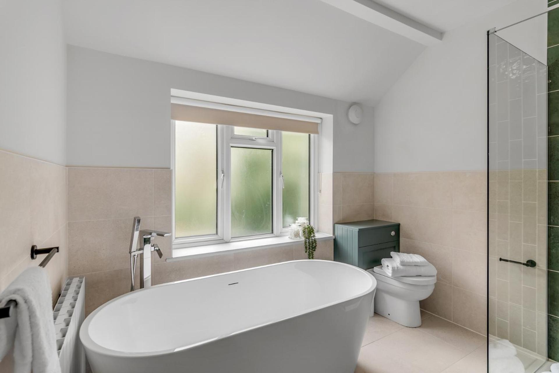 Coastal 6-bed With Hot Tub * Cromer