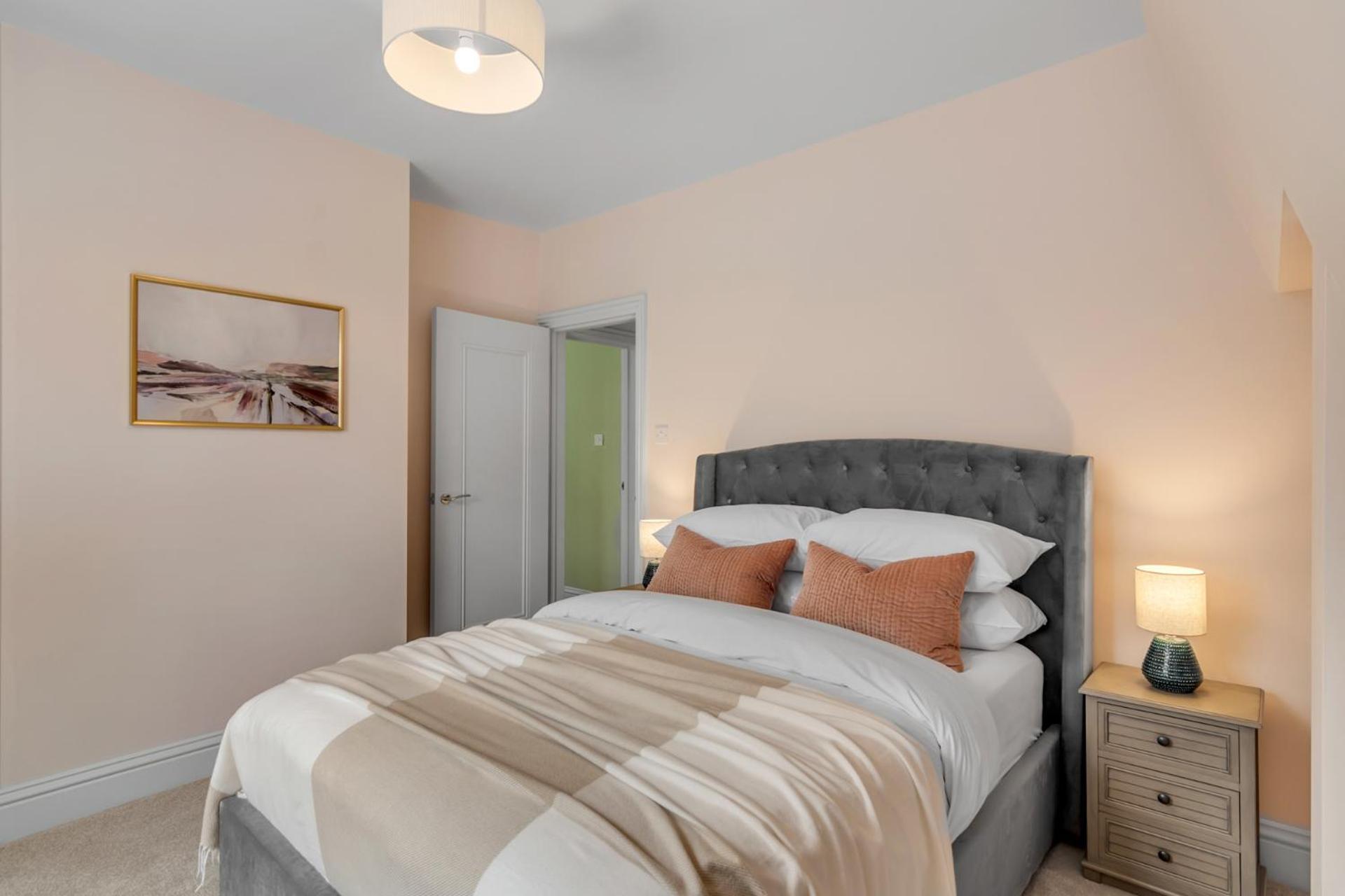 Coastal 6-bed With Hot Tub Holiday home Cromer