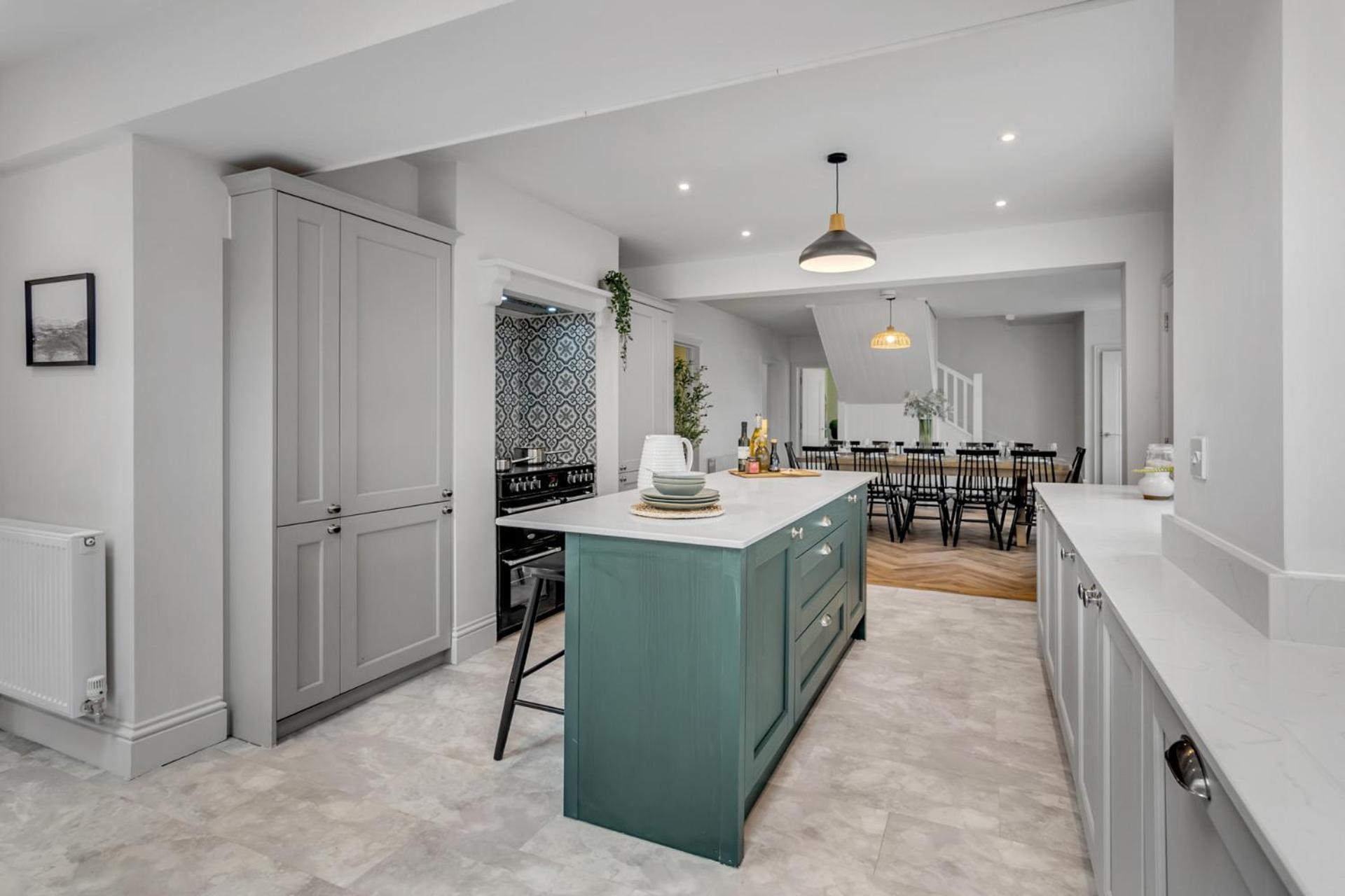 Holiday home Coastal 6-bed With Hot Tub