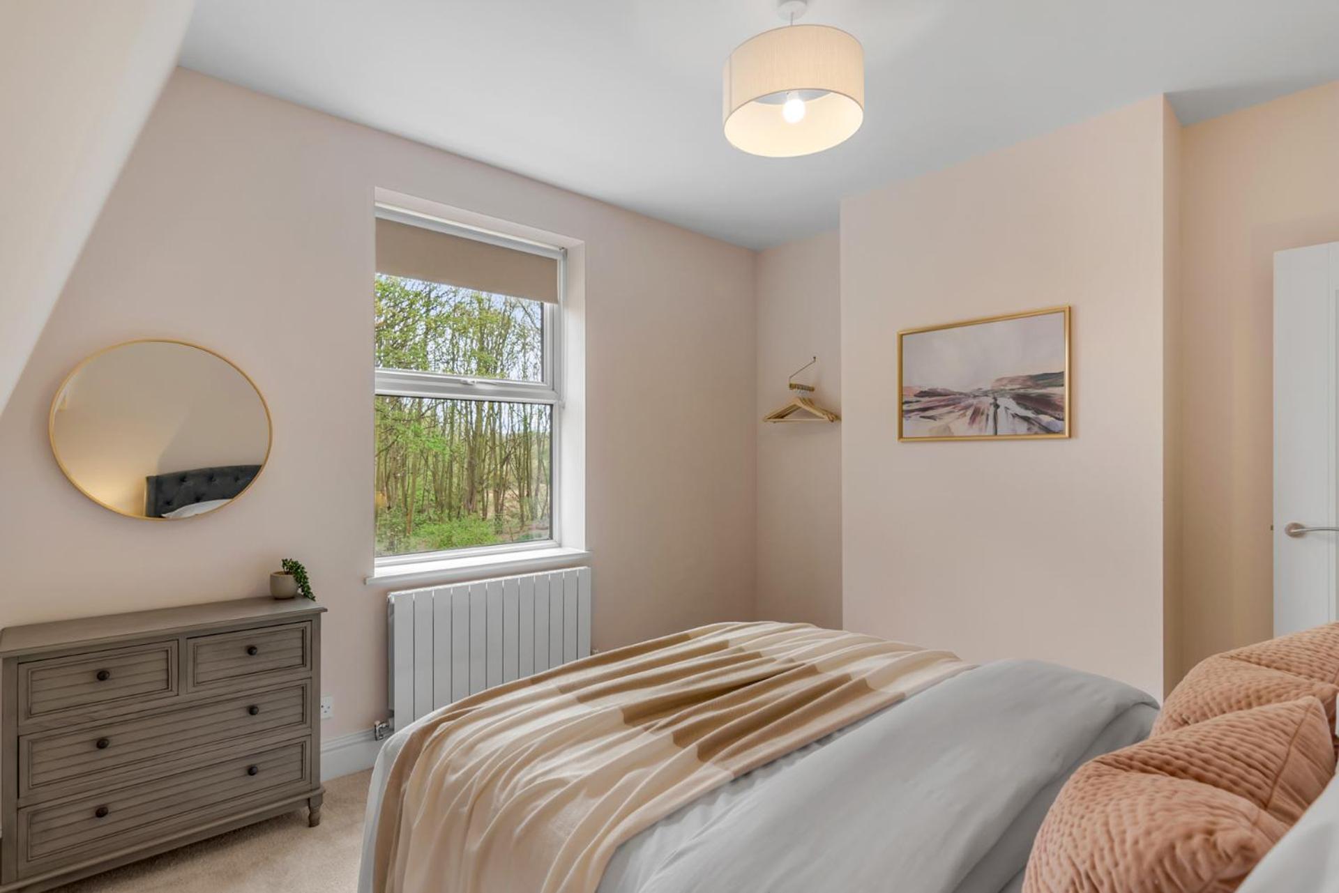 Coastal 6-bed With Hot Tub *