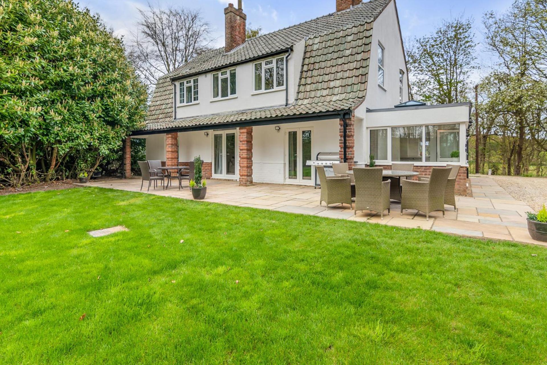 Coastal 6-bed With Hot Tub