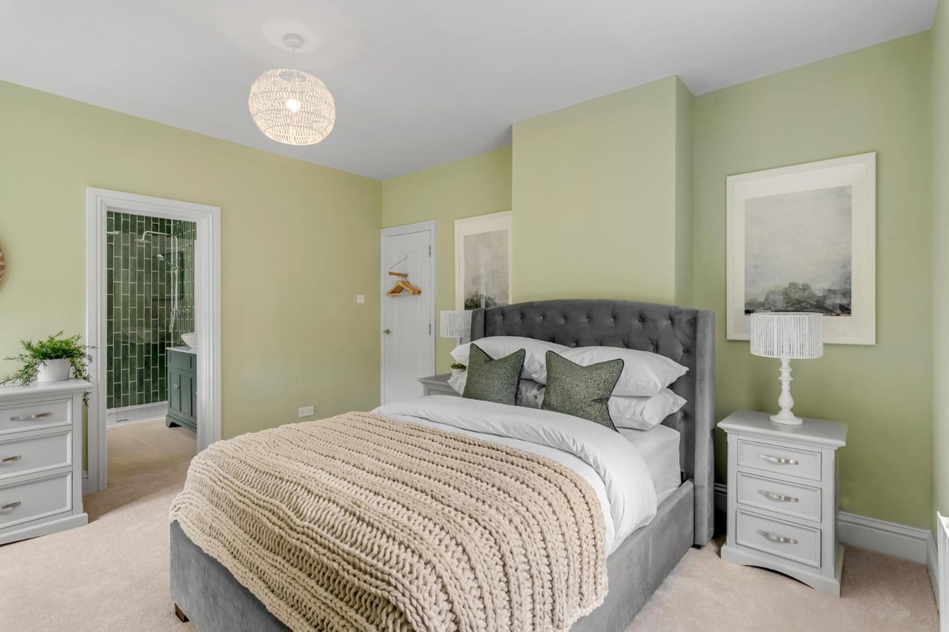 Coastal 6-bed With Hot Tub Holiday home