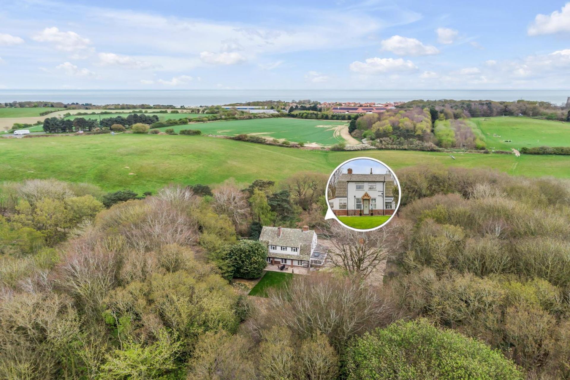 Coastal 6-bed With Hot Tub * Cromer