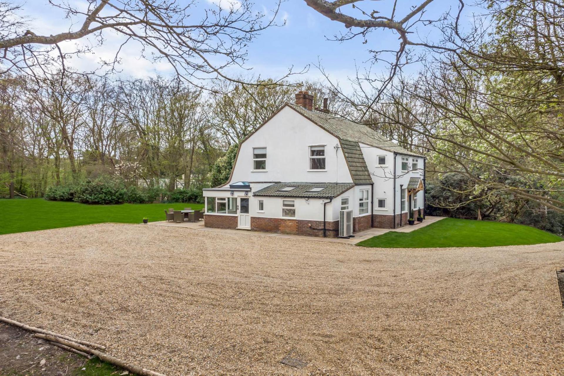 Coastal 6-bed With Hot Tub Holiday home Cromer