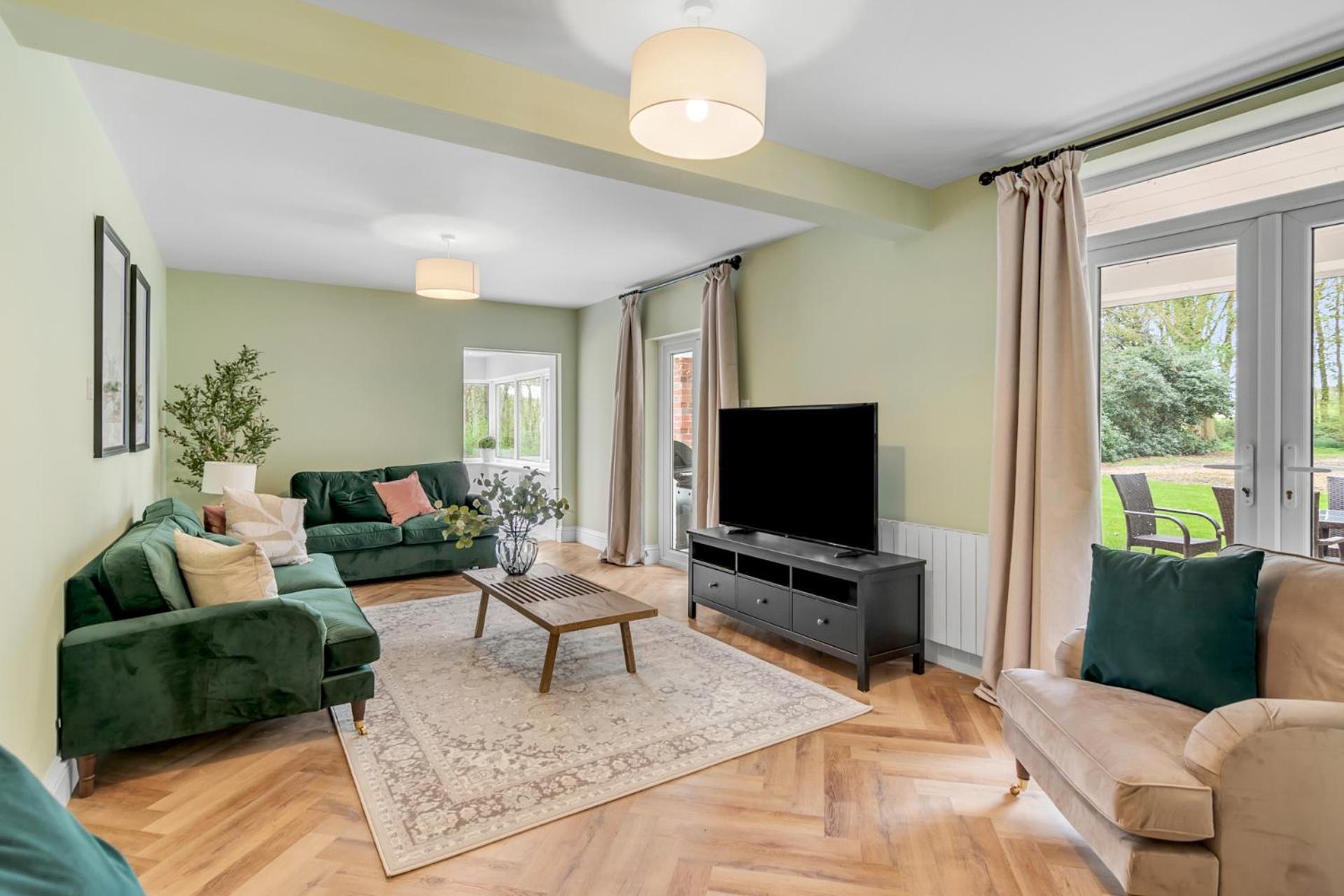 Coastal 6-bed With Hot Tub Holiday home Cromer